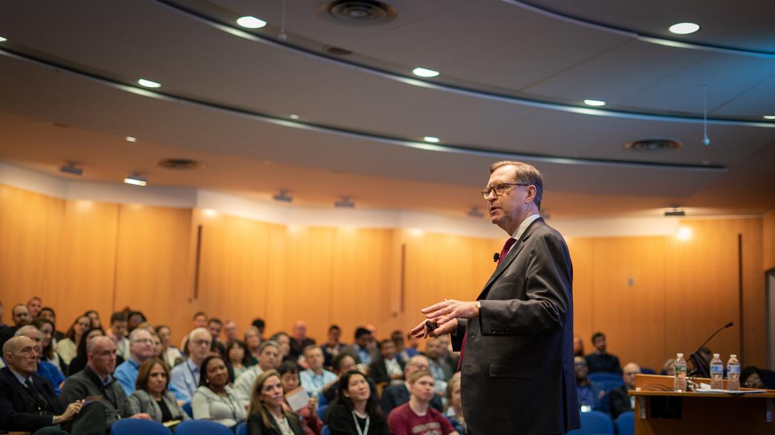 Glenn Hubbard delivers a lecture to a crowded classroom