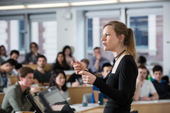 Michaela Pagel delivers a lecture to a crowded room of students
